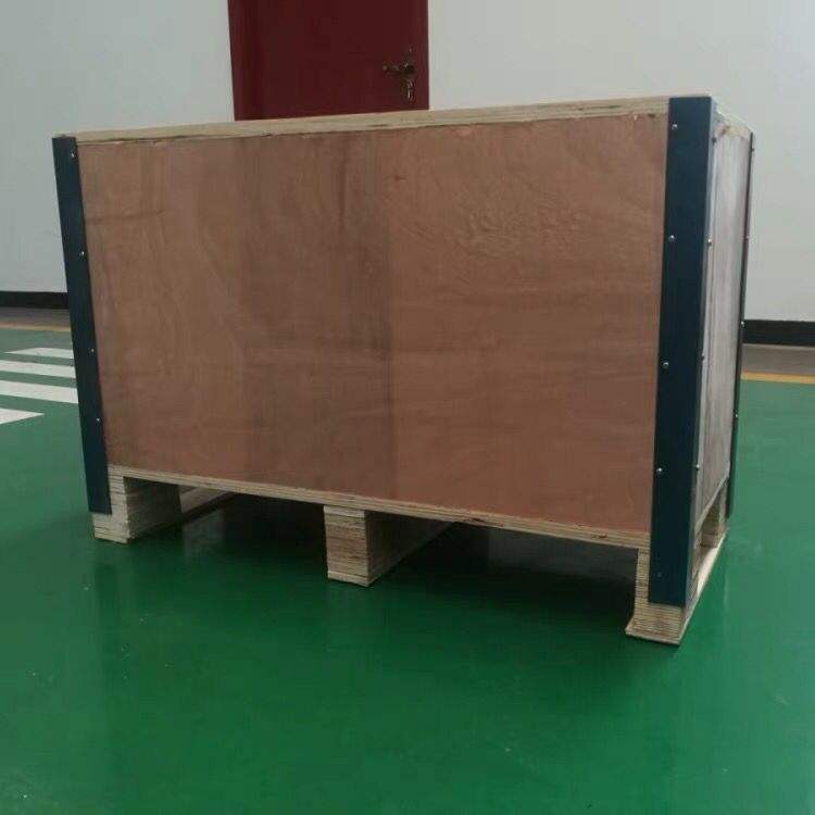 钢带木箱